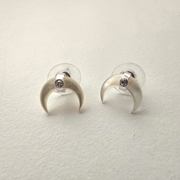 NEW Boho Mother of Pearl Horn Stud Earrings Southwestern - Picture 1 of 7